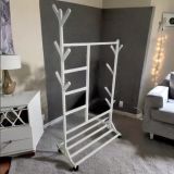 Perchero colgador multiusos con ruedas,  portatil, madera maciza color blanco